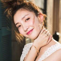 女明星资讯,揭秘女明星们的时尚风采与幕后故事